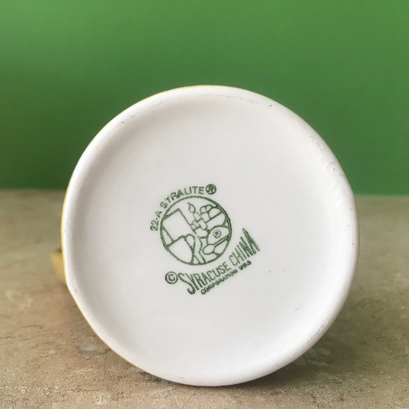 Syracuse China - Yellow Creamer - Picture 4 of 4